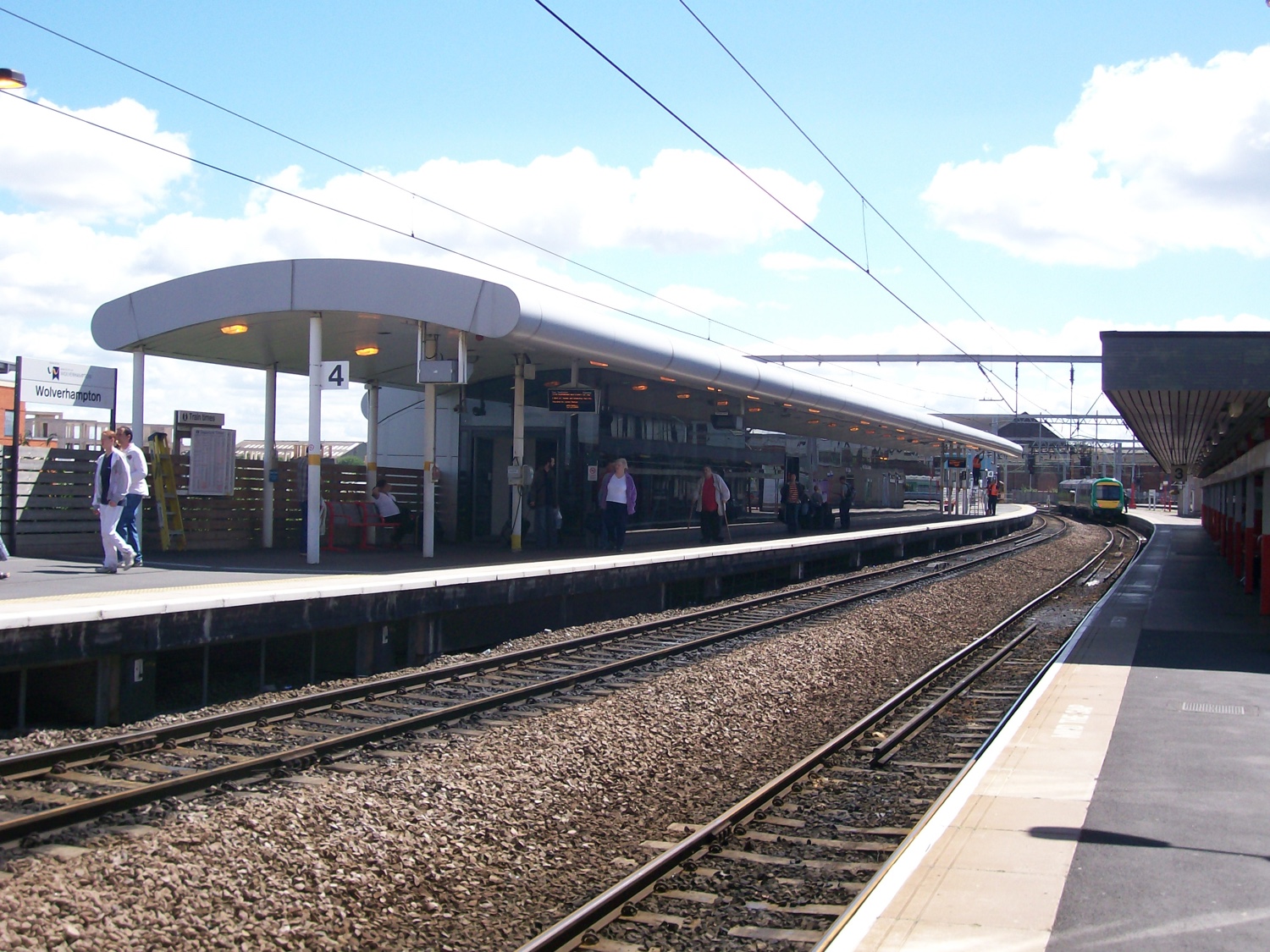 Wolverhampton Railway Station_platform_3_4
