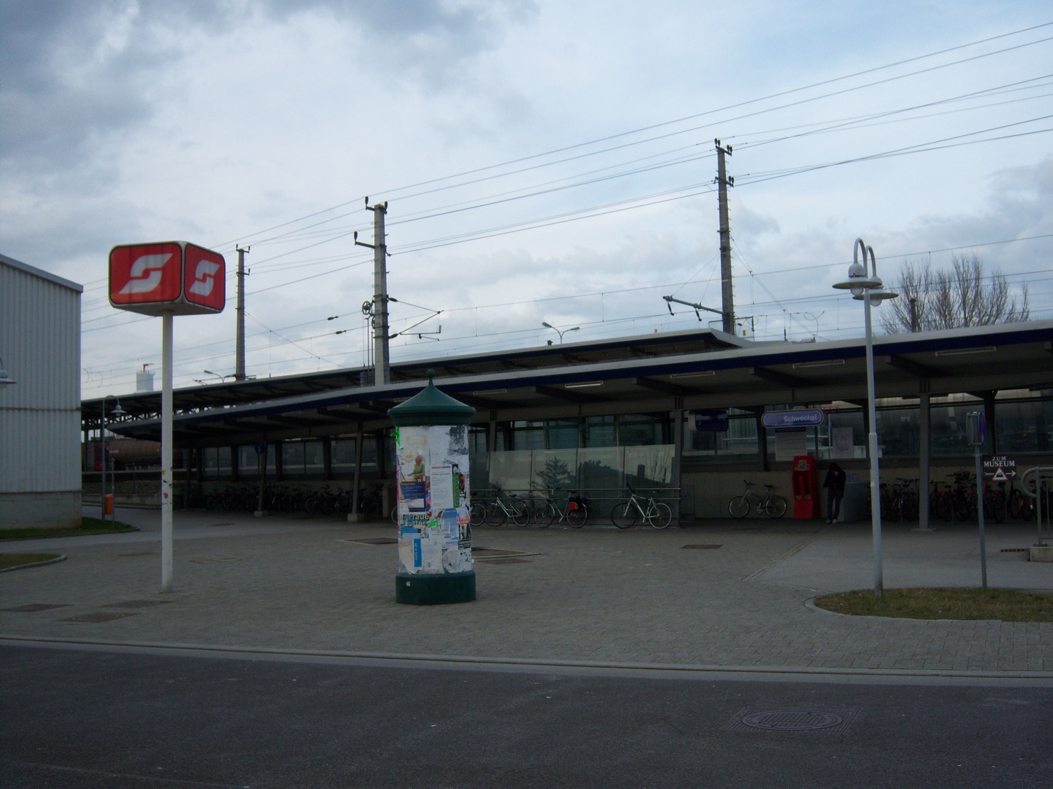 Schwechat_bahnhof