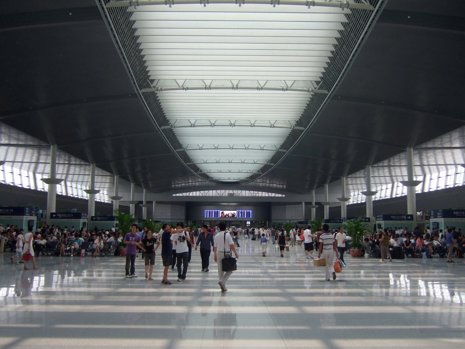 Tianjin_station_waiting_room