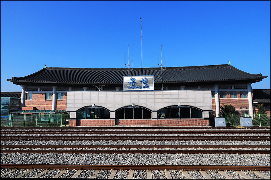 Hongseong_station_track_side