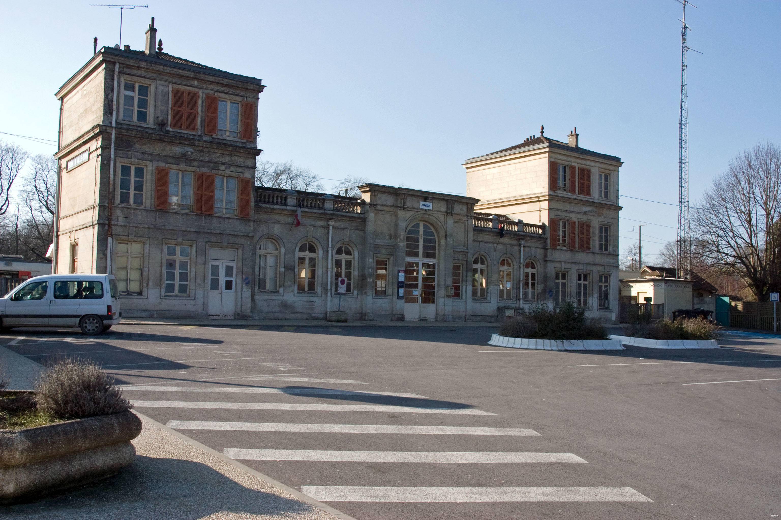 station building photo
