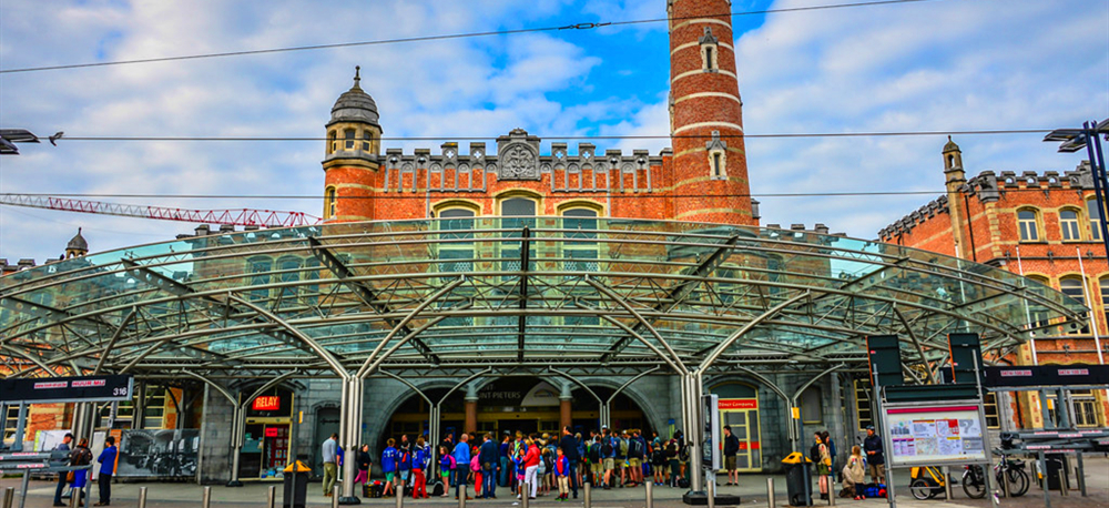 Ng_gent St Pieters_station_outside