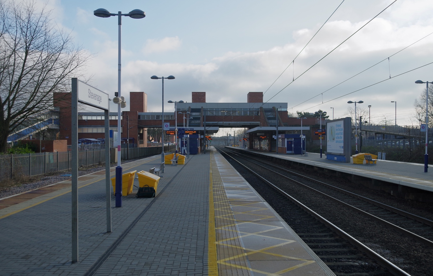 Stevenage_railway_station_mmb