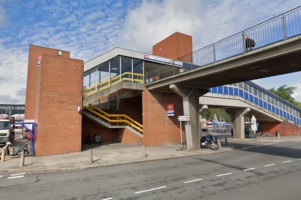 Stevenage_railway_station_entrance_1