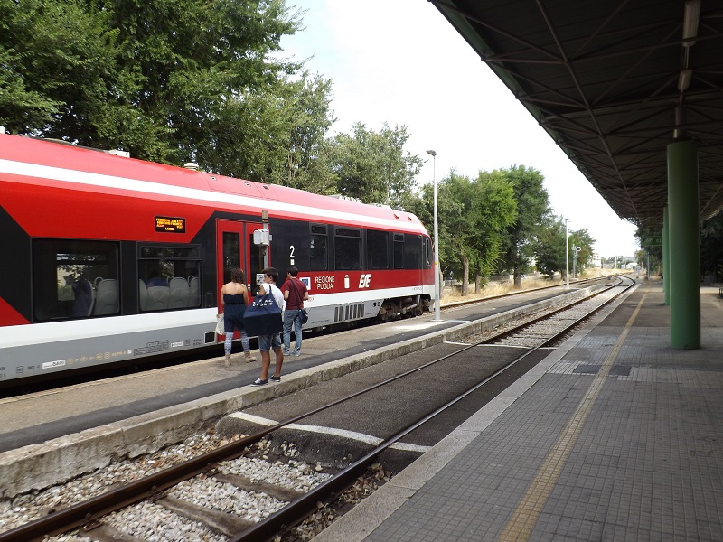 Ceglie Stazione_station_platform_footpath