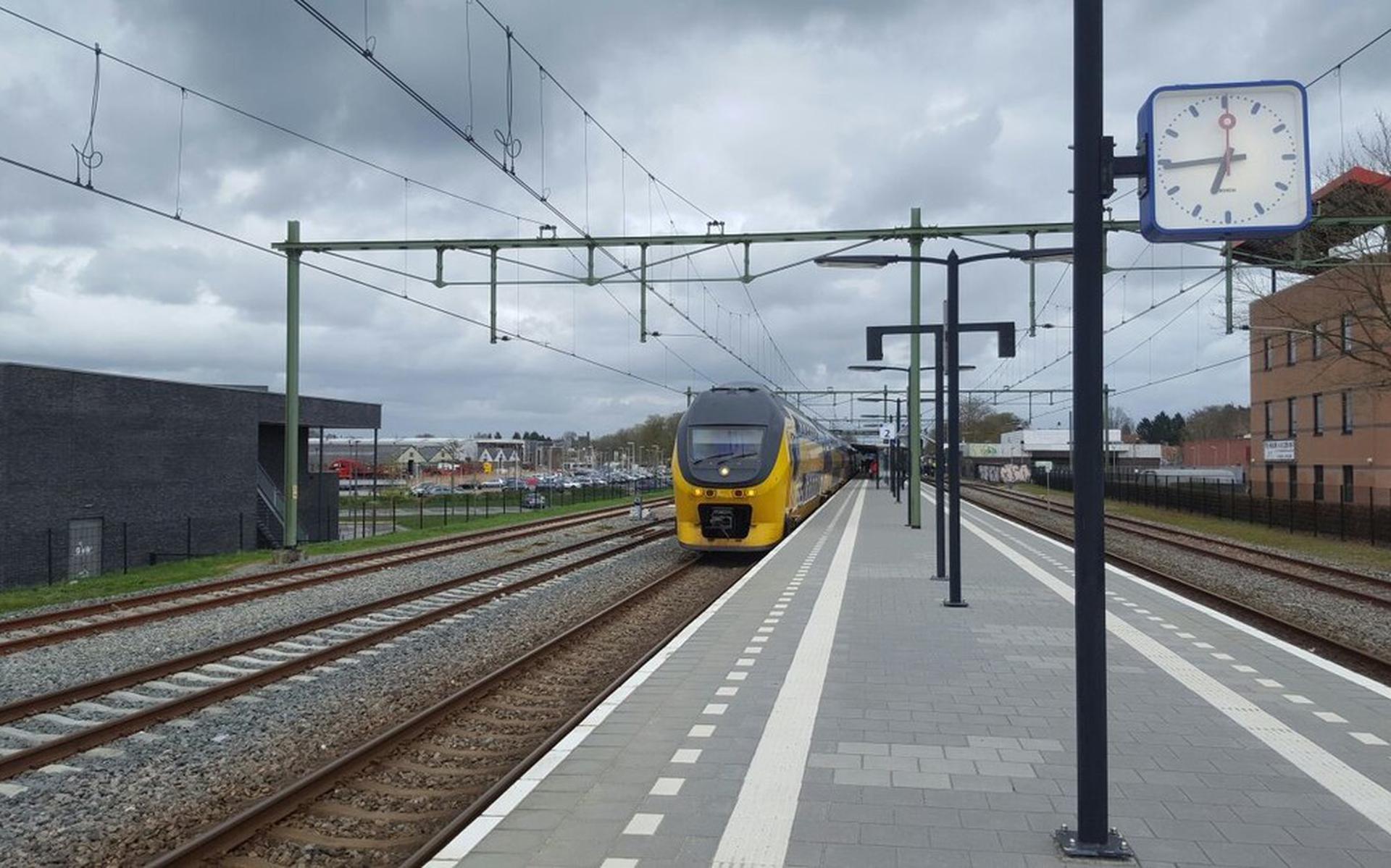 Steenwijk_station_platform_ns_intercity