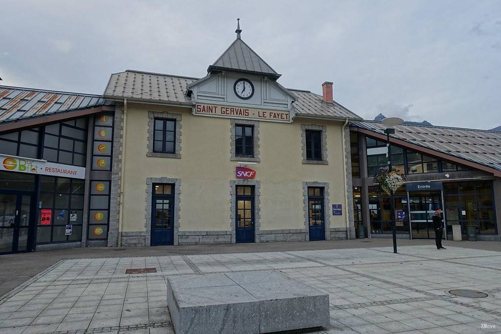 station building photo