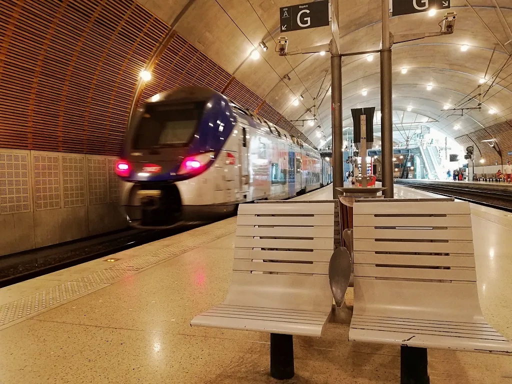Monaco Monte Carlo_gare_platform_seat