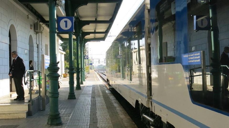 Sacile_station_platform_1