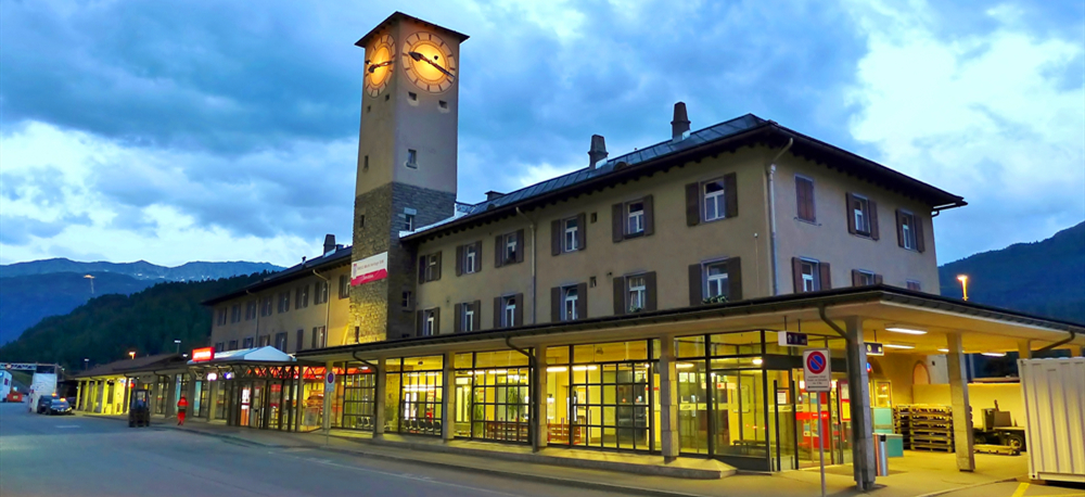 %e7%91%9e%e9%93%81_st.moritz_train_station_outside