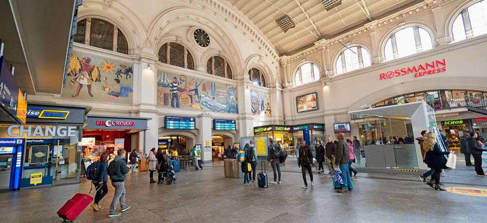 Bremen_hbf_station_inside