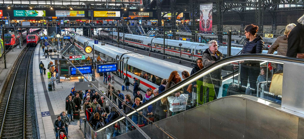 Hamburg_hbf_station_inside