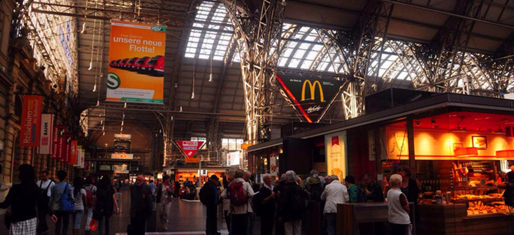 Ulm_hbf_station__inside