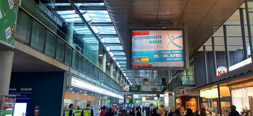 Db_freiburg_breisgau__hbf_station_inside