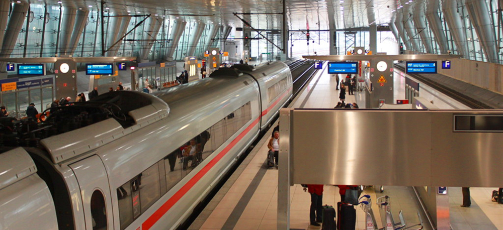 Db_frankfurt_m_flughafen_station_inside