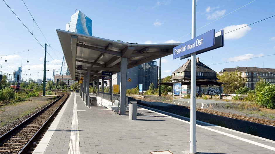 Frankfurt_main_ost_bahnhof_platform