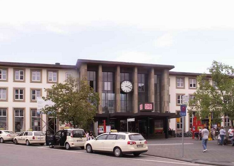Trier_hauptbahnhof_entrance