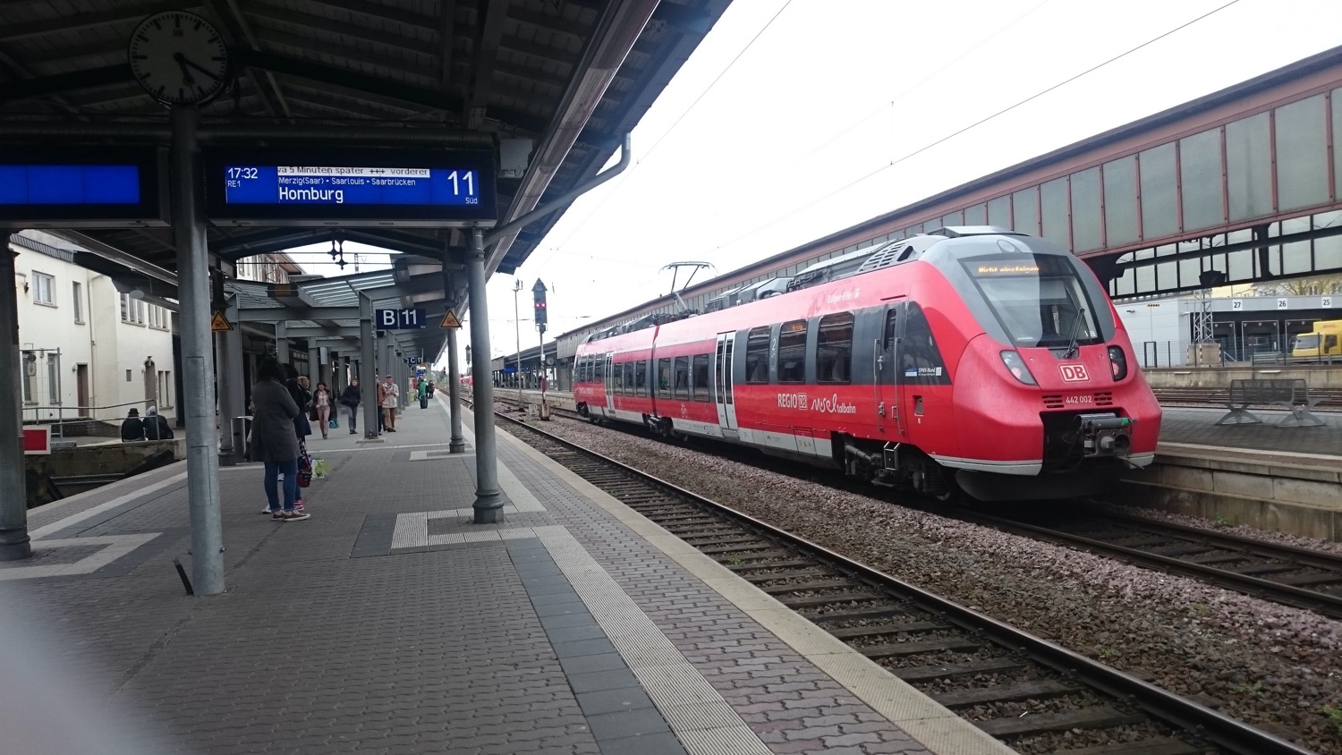 Trier_railway_station_platforms