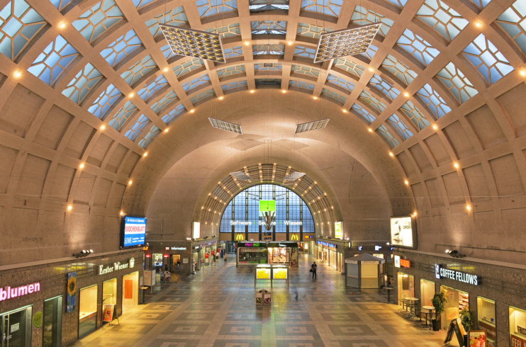 Karlsruhe_hbf_hall