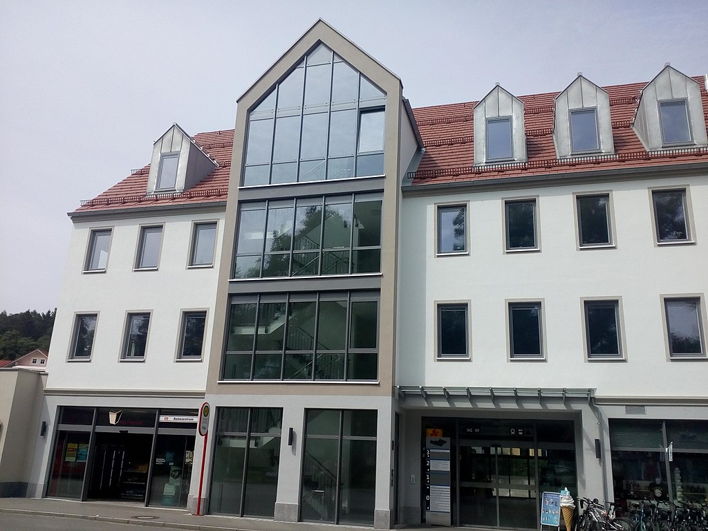Fu%cc%88ssen_bahnhof