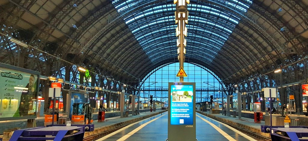 Frankfurt_hbf_station_inside