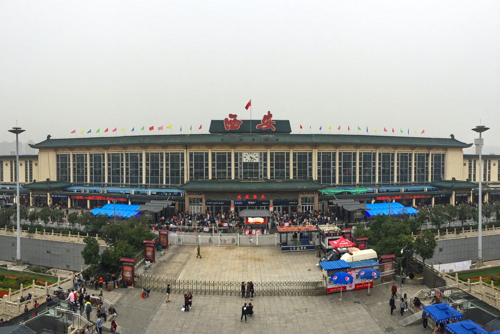 Xi_an_railway_station_outside