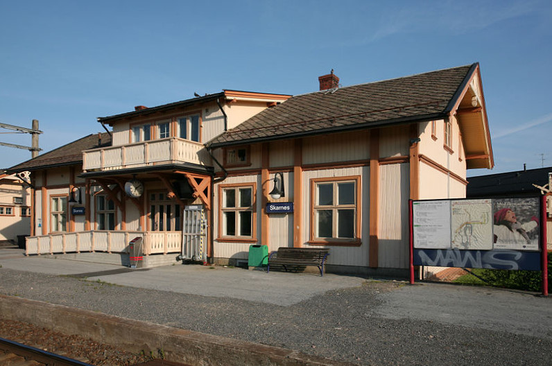 Skarnes_railway_station