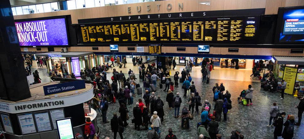 London_euston_station_inside
