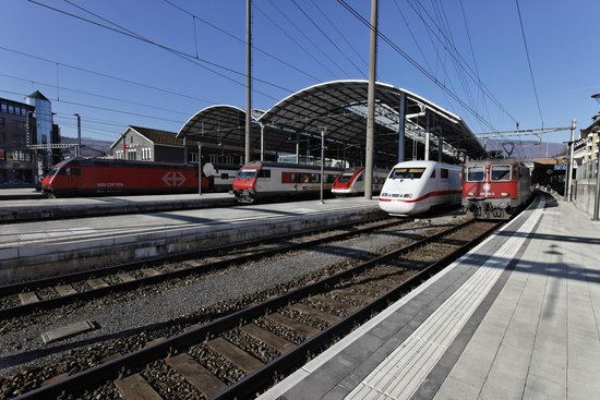 Olten_station_platforms