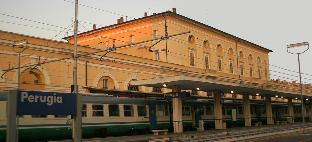Perugia_station_outside