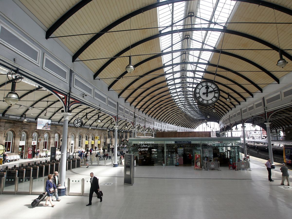 Newcastle_station_hall