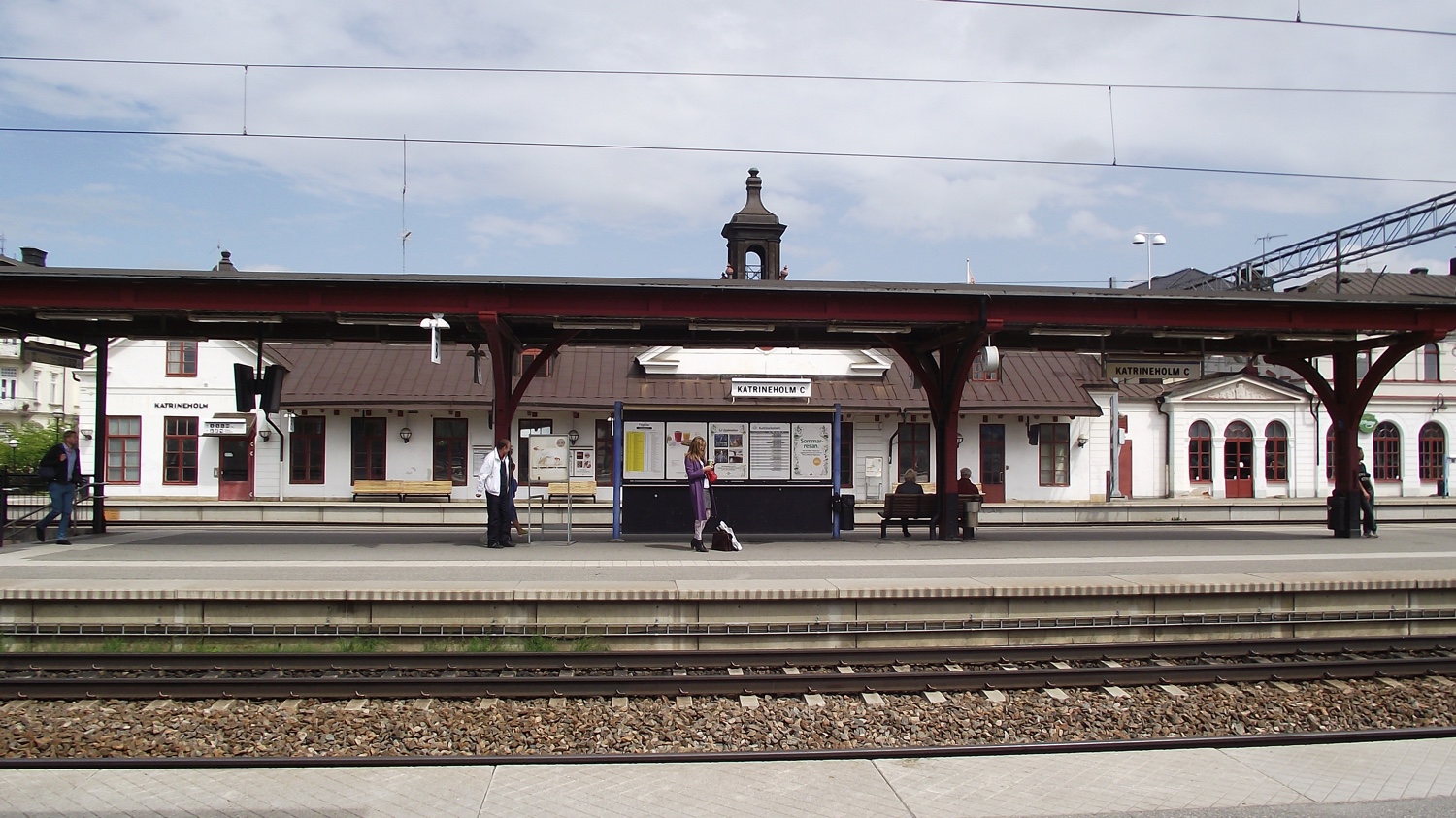 Katrineholm_ja%cc%88rnva%cc%88gsstation_platform