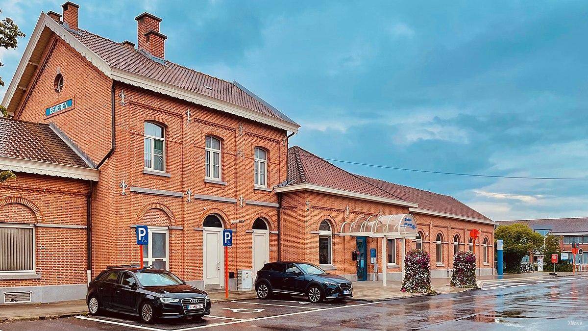 station building photo