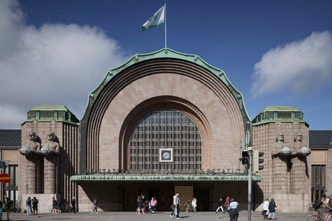 Helssinki_train_station_outside_