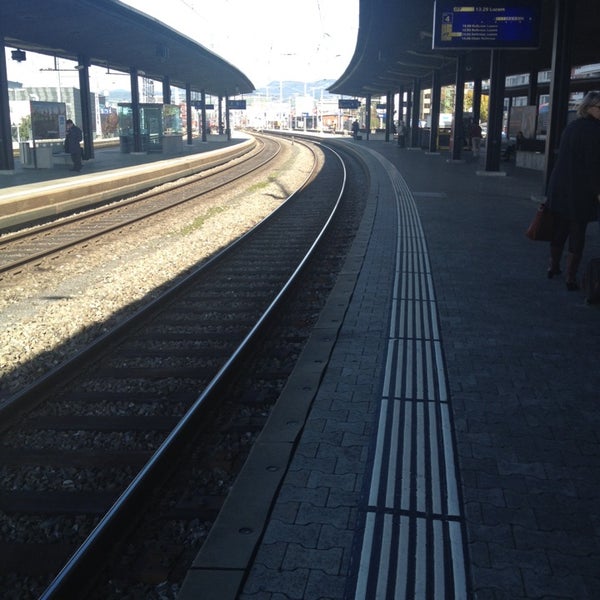 Zug_ch_station_platforms