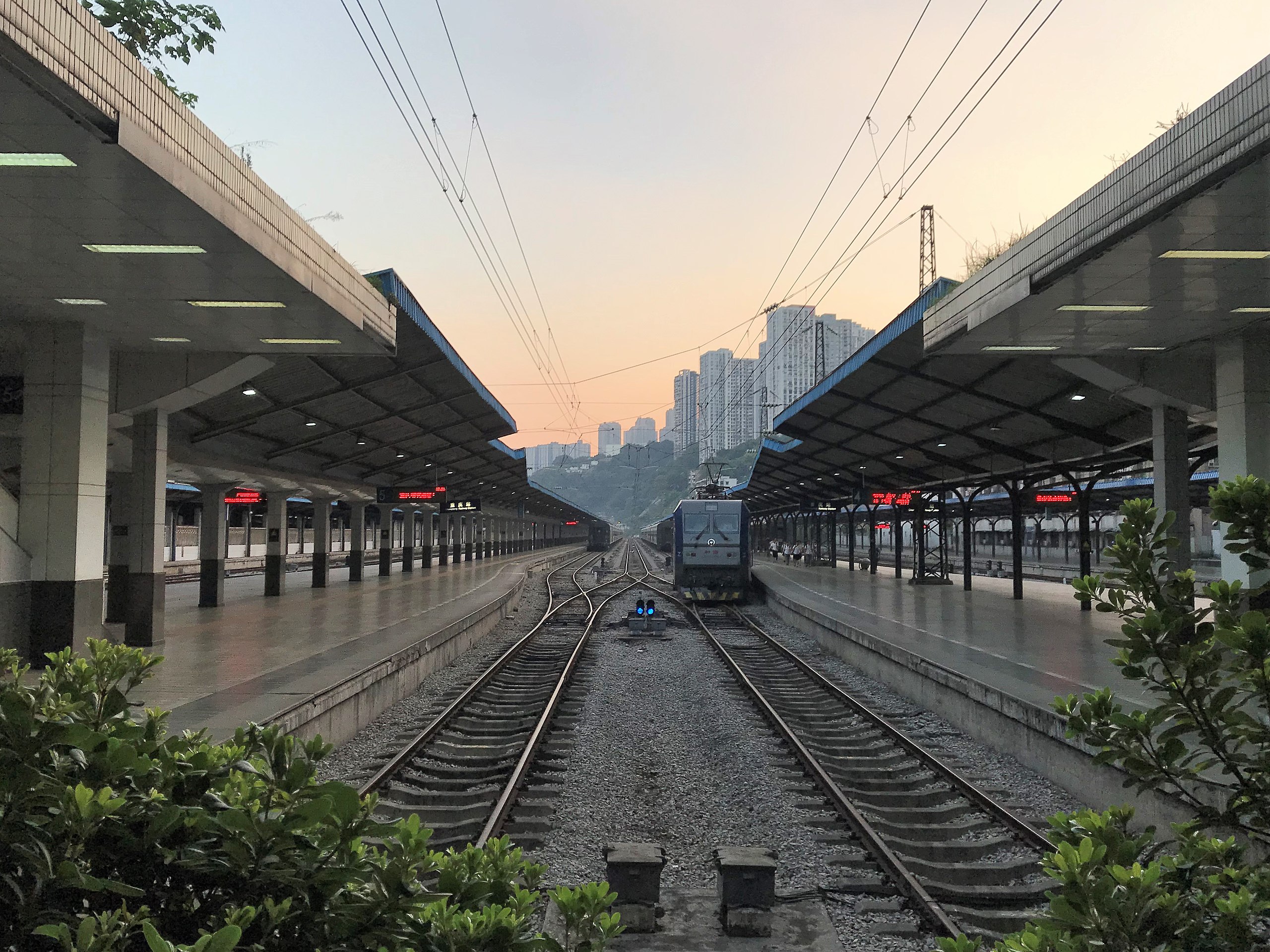 Chongqing_railway_station_platforms