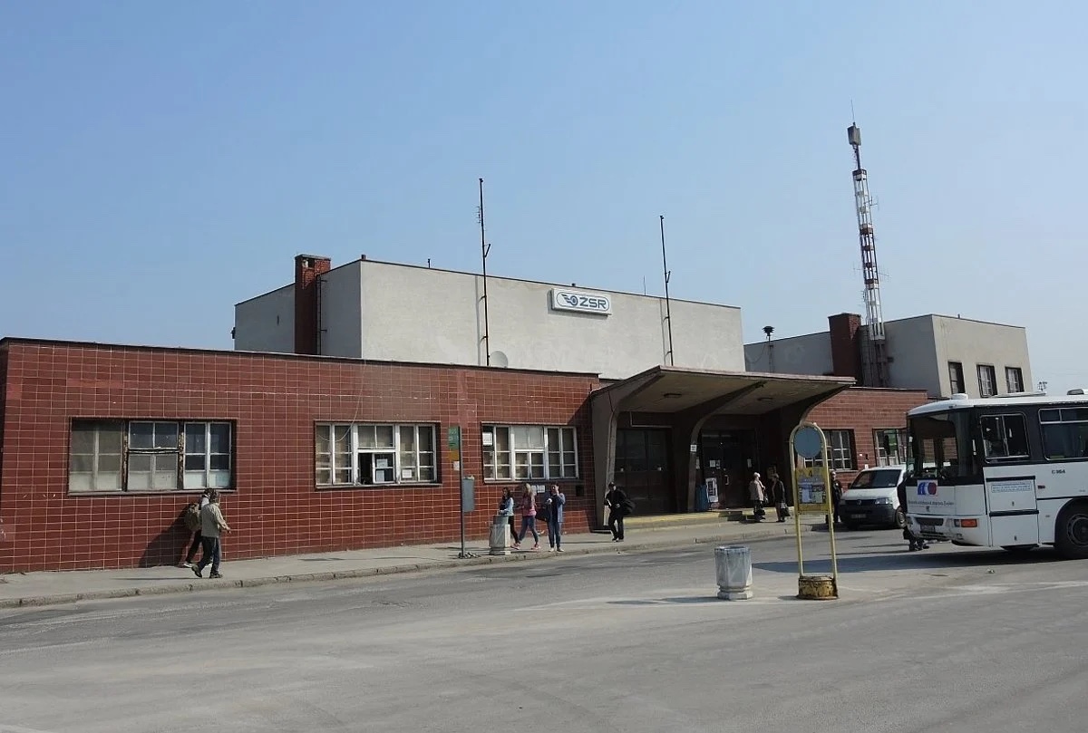 Trenc%cc%8ci%cc%81n_stanica