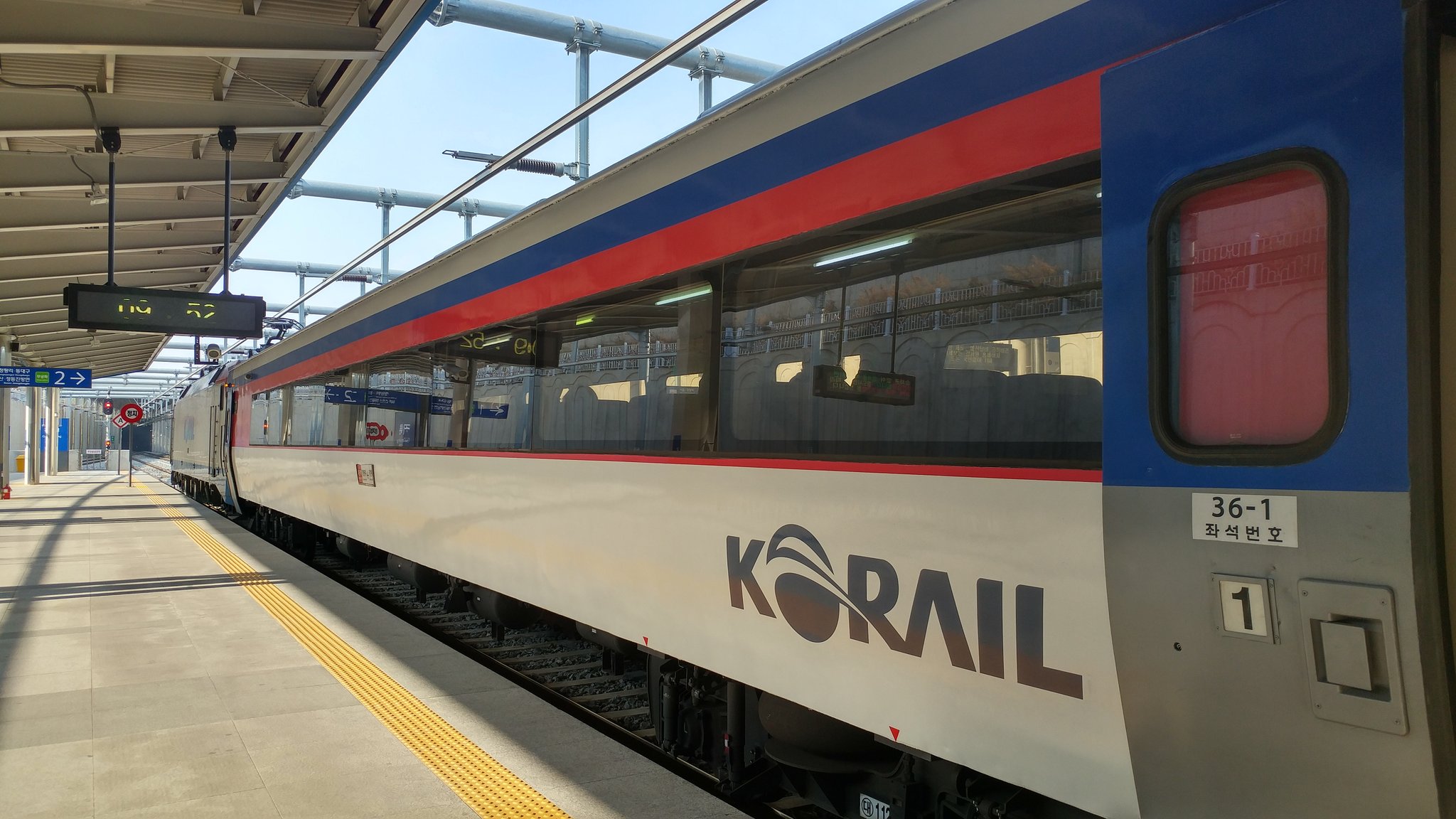 Mukho_station_platform_2