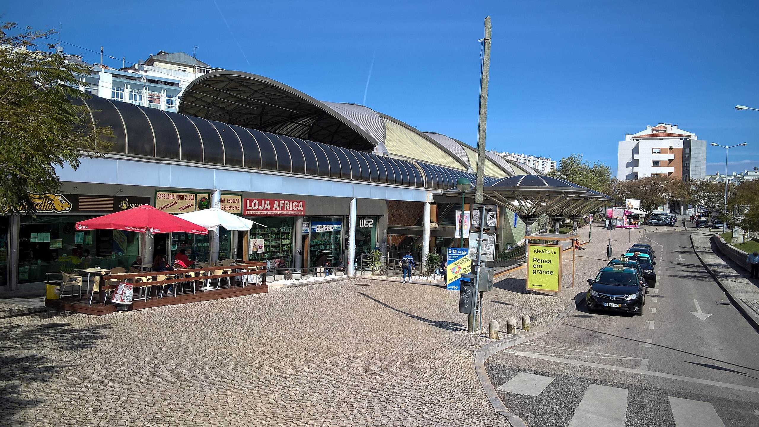 Rio_de_mouro_train_station_south_side