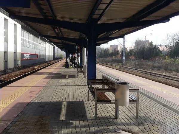 Zabrze_stacja_platform_shelter