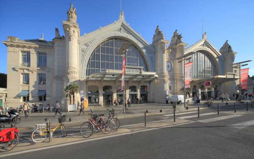 Tours_station_entrance