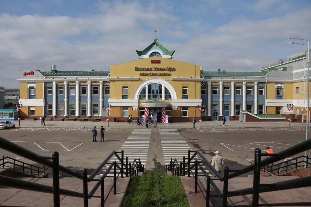 Ulan Ude_railway_station_facade
