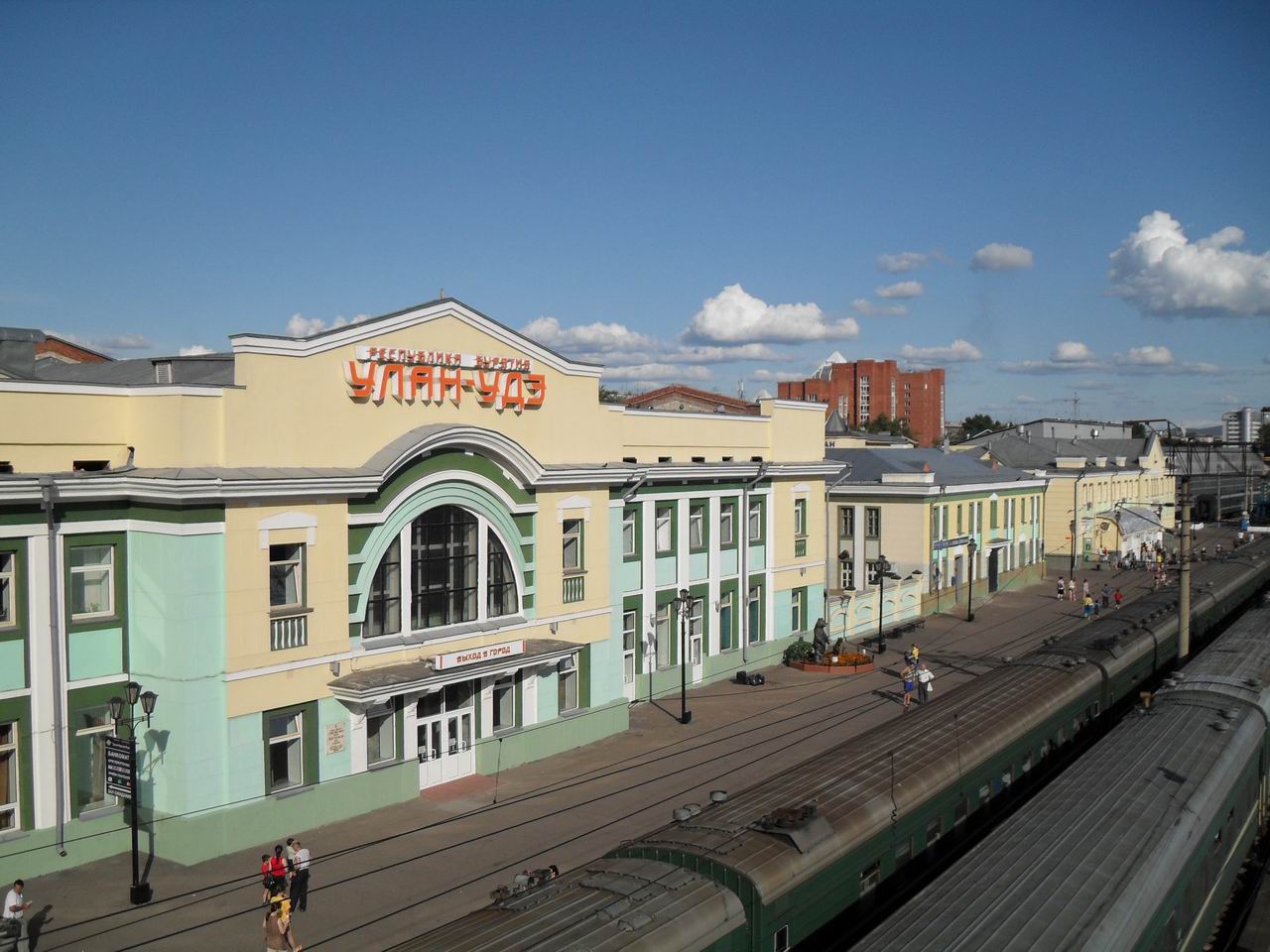 Ulan Ude_railway_station_platform_1