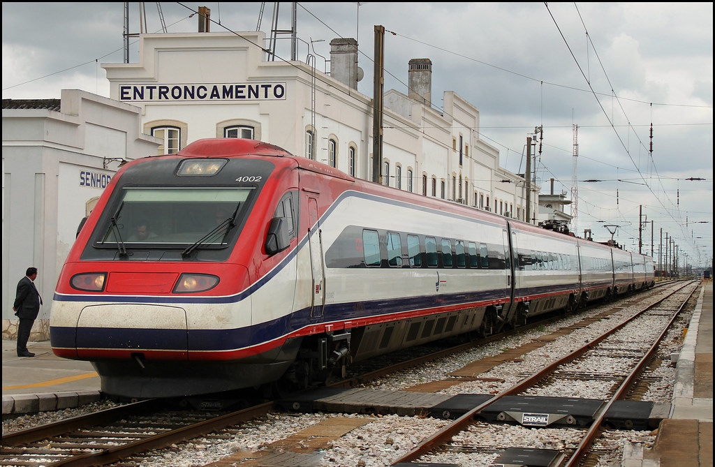 Entroncamento_estac%cc%a7a%cc%83o_platforms