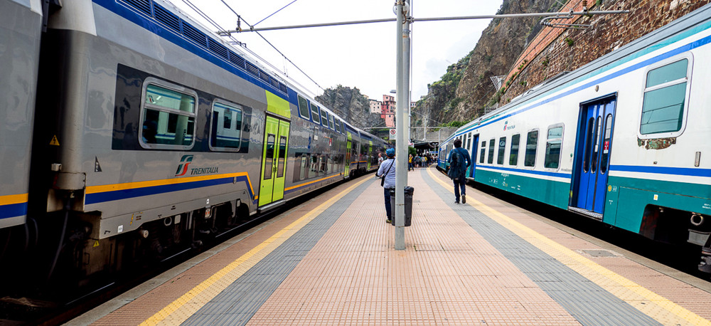 Manarola_station_inside