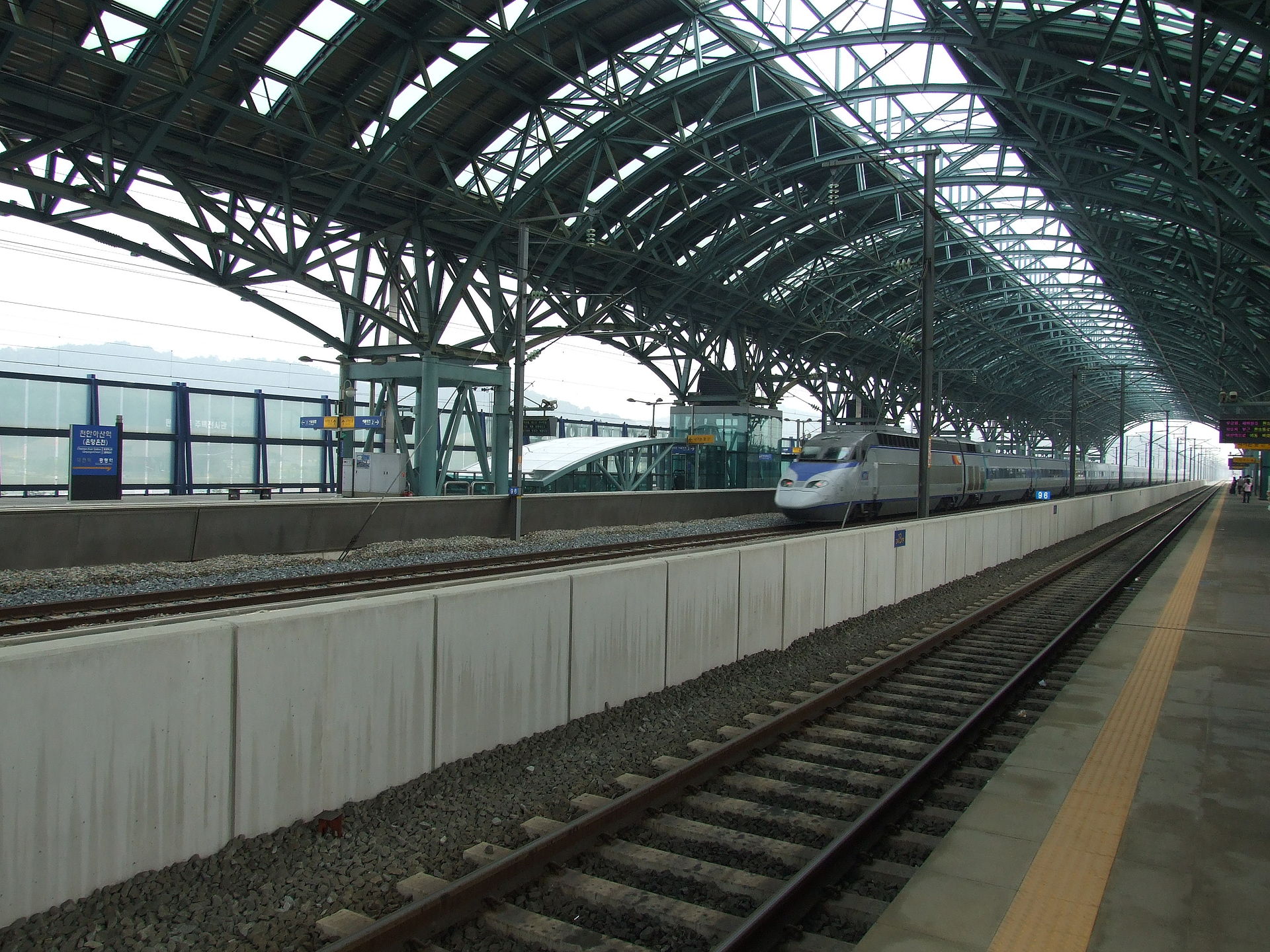 Cheonanasan_station_platform