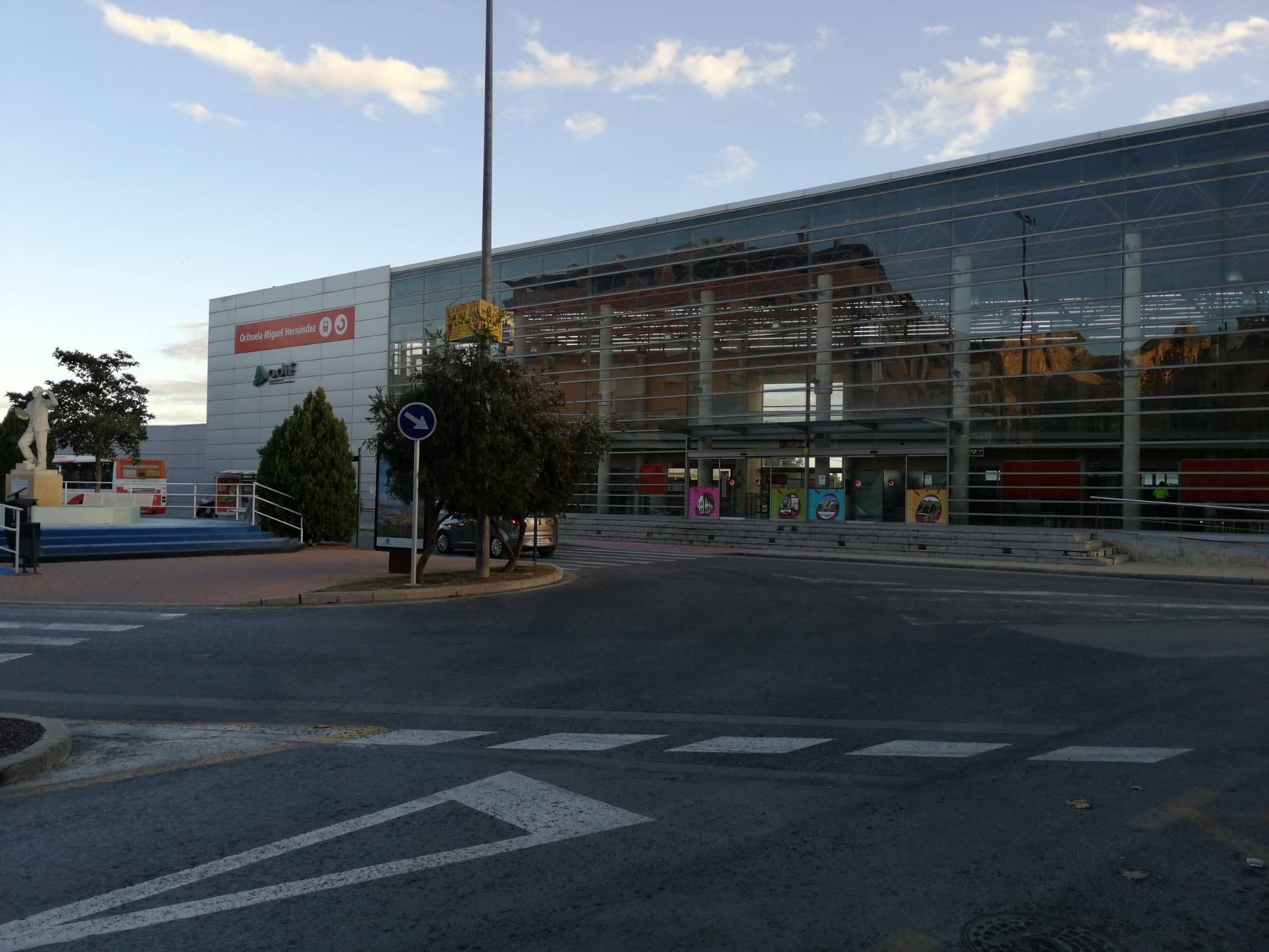 Orihuela_miguel_herna%cc%81ndez_entrance