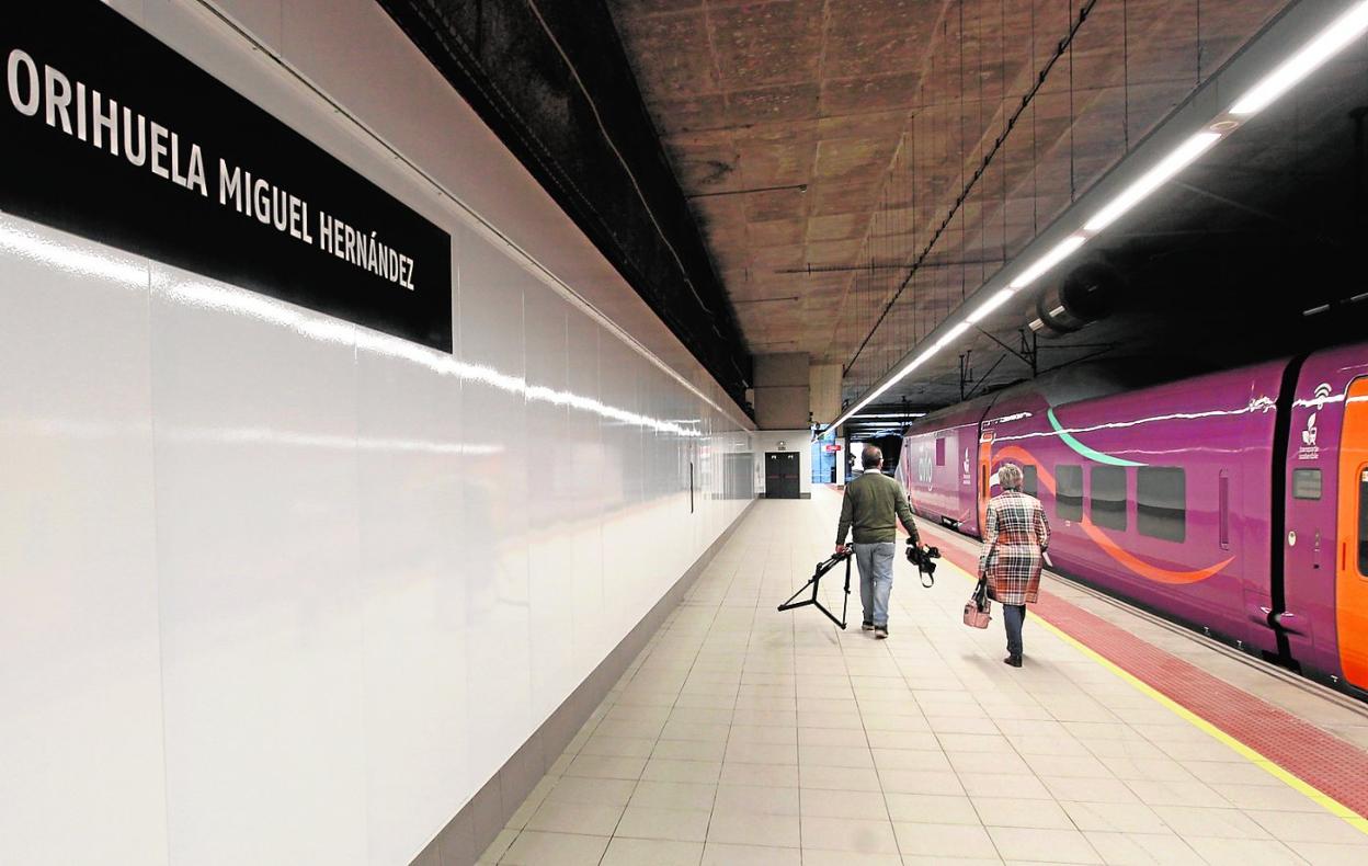 Orihuela_miguel_herna%cc%81ndez_platform