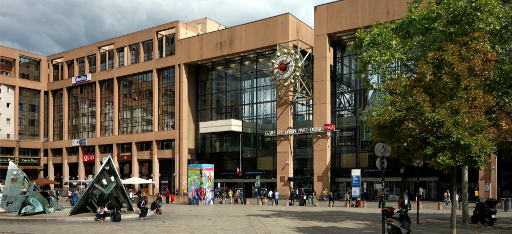 Fatie _lyon_part_dieu_station_outside