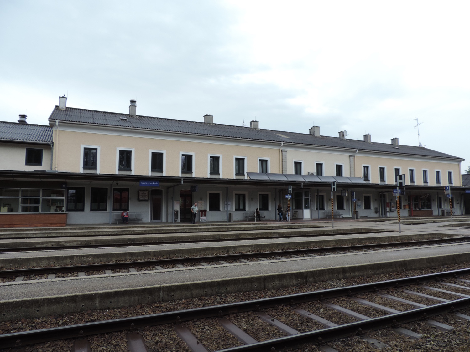 Ried_im_innkreis_bahnhof_track_side